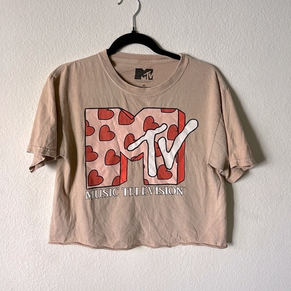 MTV Tops - Oversized Hearts MTV Crop